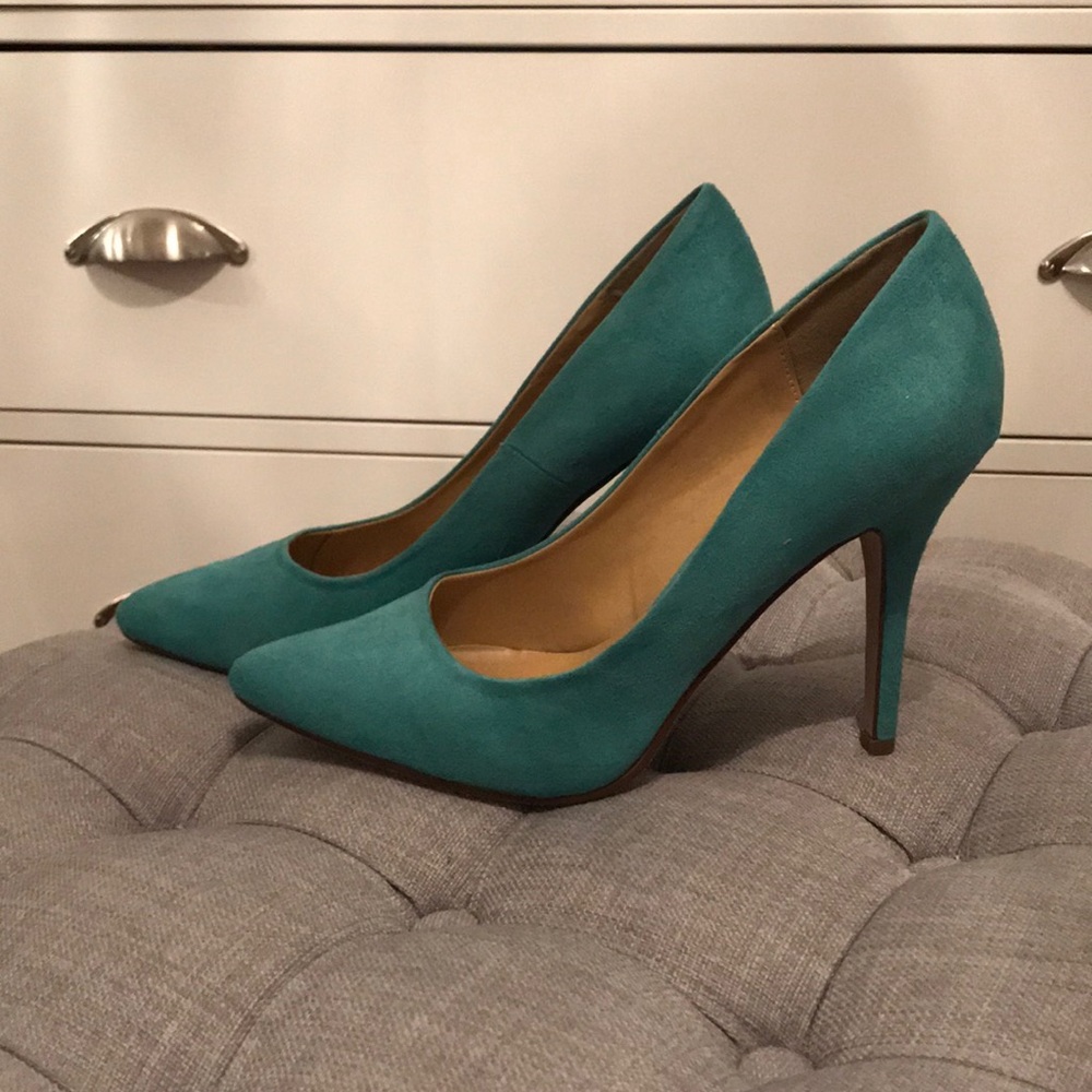 Charlotte Russe suede like pumps - Picture 3 of 3